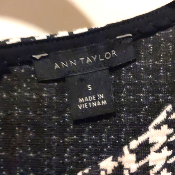 Ann Taylor Black White Houndstooth Print Sleeveless Blouse - Picture 3 of 5
